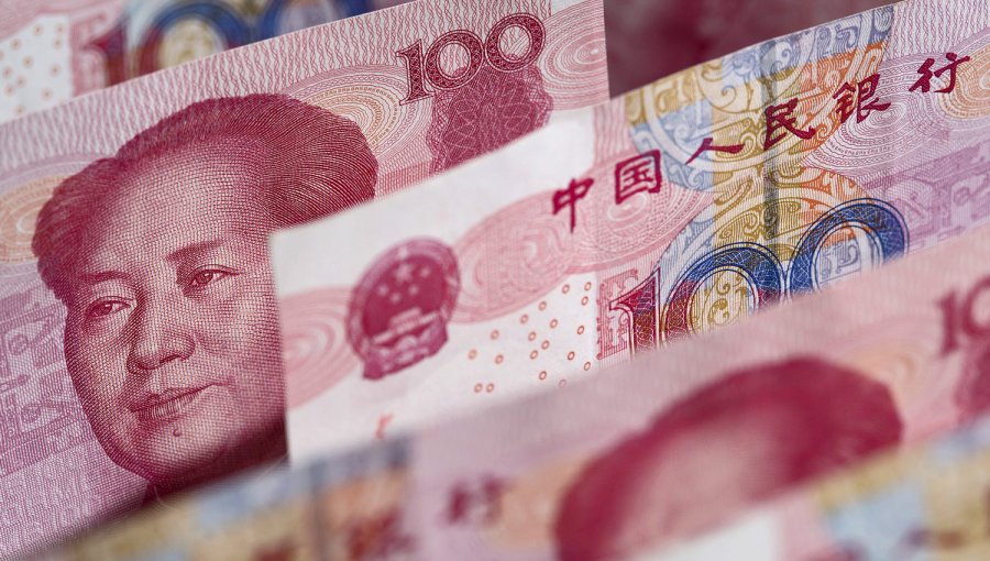 El yuan sube con respecto al dólar después de tres jornadas de devaluaciones