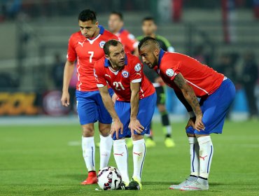 Arturo Vidal y Marcelo Díaz se dedican saludos en previa de Bayern-Hamburgo