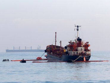 Fisura en el buque de carga habría ocasionado el derrame en Quintero