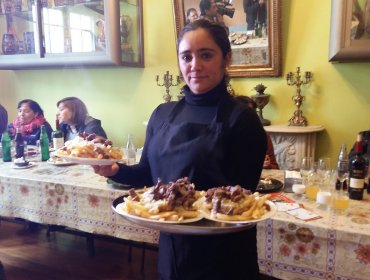 Celebran el Día de la Chorrillana en el tradicional restaurant J. Cruz de Valparaíso