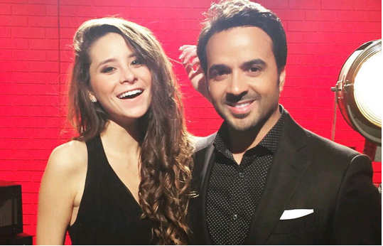 Los divertidos accesorios de Luis Fonsi en The Voice Chile
