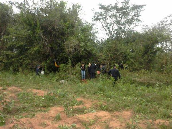 Un policía muerto y dos heridos al caer un helicóptero en Paraguay