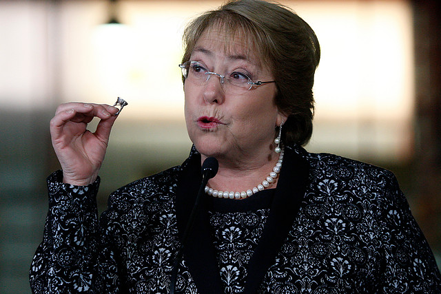 Presidenta Bachelet defendió aborto en tres causales en una charla sobre equidad