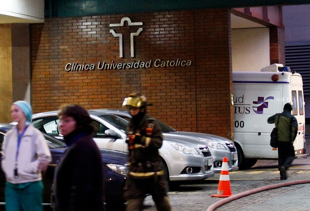 Incendio se registró en el Hospital Clínico de la Universidad Católica