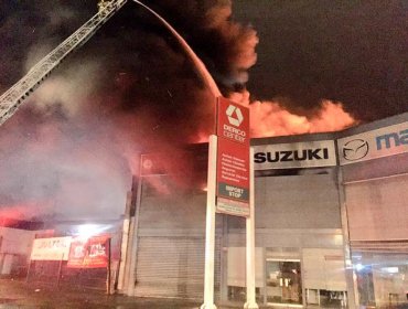 Millonarias pérdidas deja voraz incendio en Iquique