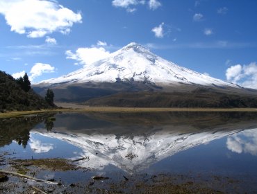 Registran dos explosiones freáticas en el volcán Cotopaxi de Ecuador