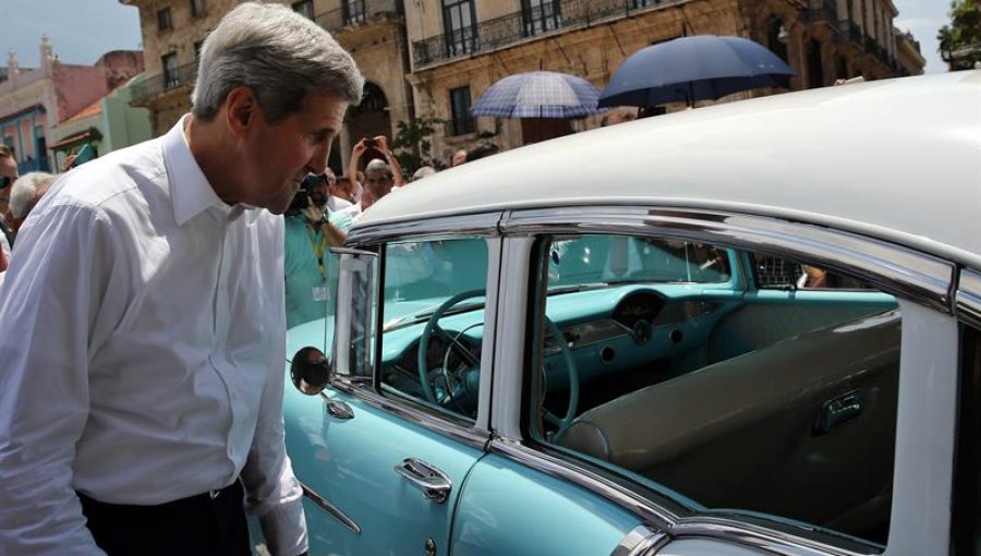 Kerry se reúne con disidentes y reclama avances en derechos humanos en Cuba