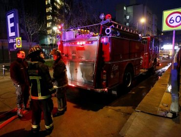 Piso afectado por incendio en Facultad de Medicina UC sufrió daños menores