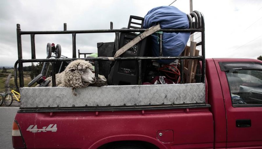 Ecuador levanta la orden de evacuación en algunos poblados cercanos a volcán