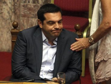 Estabilidad del Gobierno de Tsipras en serio peligro ante división interna