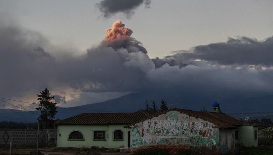 Ecuador: Autoridades piden calma ante nueva emisión de ceniza de volcán Cotopaxi