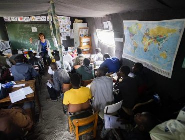 Un antiguo colegio sirve de refugio a cientos de inmigrantes en París