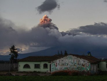 Ecuador: Autoridades piden calma ante nueva emisión de ceniza de volcán Cotopaxi