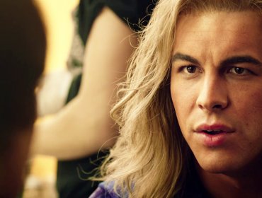 Mario Casas sorprende a fanáticas con extraño look