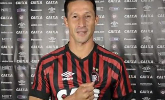 Christian Vilches y Atlético Paranaense salvan 0-0 ante Sao Paulo