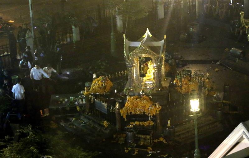 Al menos 27 muertos por la explosión de dos bombas en el centro de Bangkok