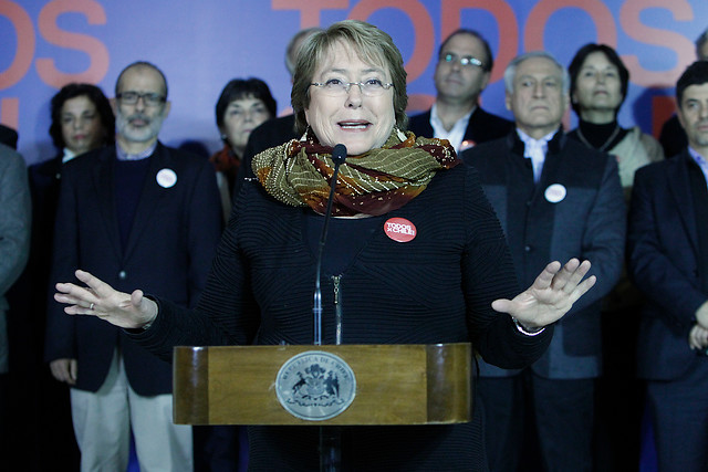 Cadem: Sube en tres puntos aprobación ciudadana hacia la Mandataria