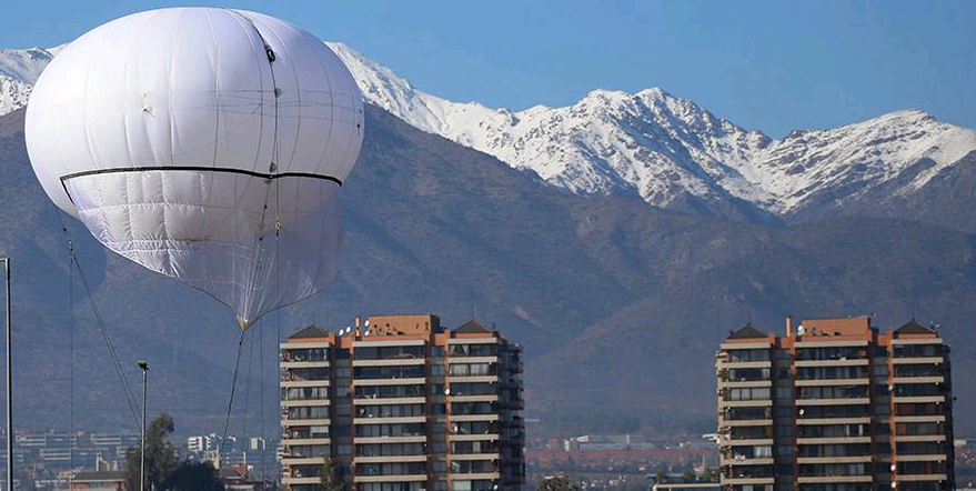 Globos aerostáticos anti delincuencia generan polémica en Las Condes y Lo Barnechea