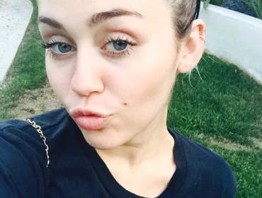 No para: Miley Cyrus comparte nueva foto en topless