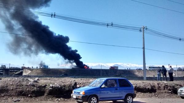 Colisión entre camiones en Paine provoca incendio en Ruta 5 Sur