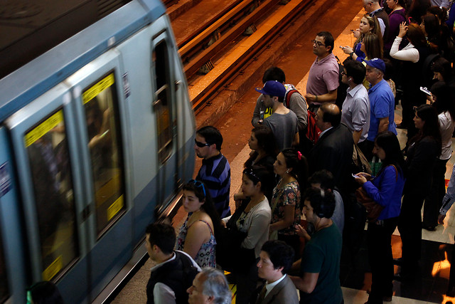 Conductores de Metro inician movilización en Estación Baquedano