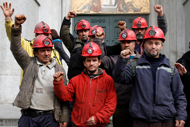 Mineros de Curanilahue: “Preferimos salir muertos antes que no nos paguen”