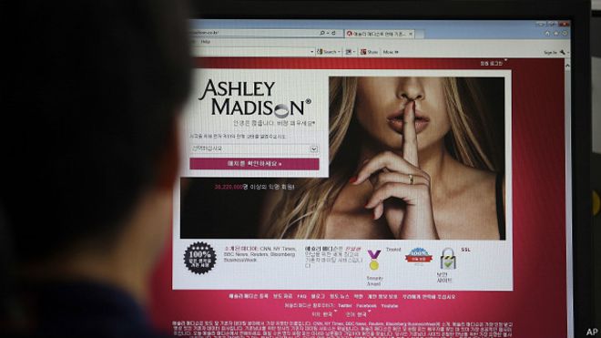 Publican los datos robados de los usuarios de la web de infidelidades matrimoniales Ashley Madison