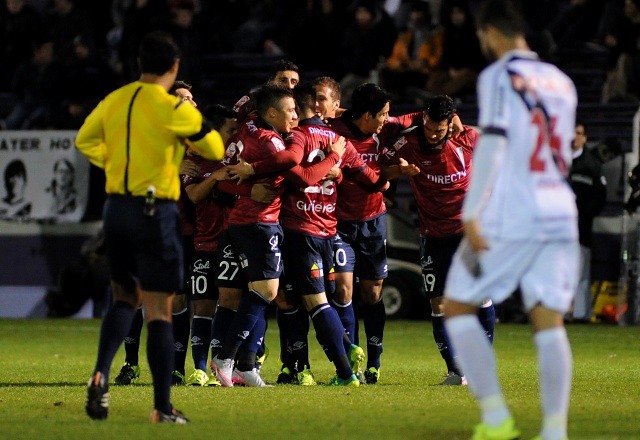 Universidad Católica avanza en la Sudamericana tras derrotar a Danubio en Uruguay