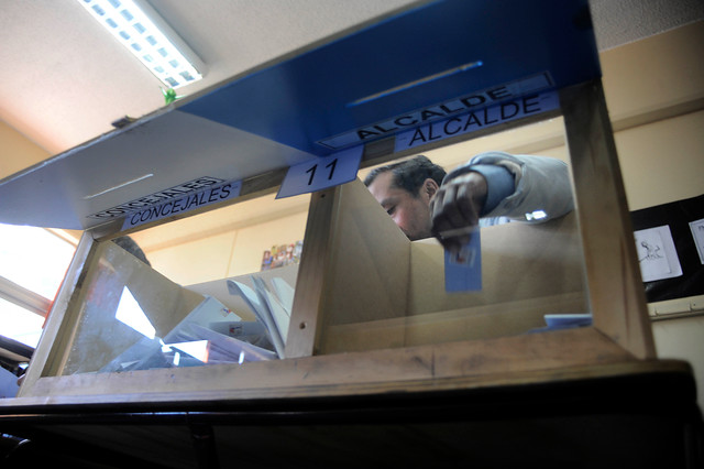 Oposición acuerda hacer dos listas de concejales para municipales 2016