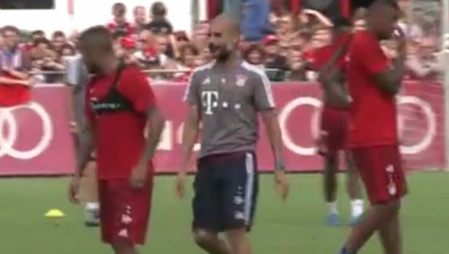 Video: El gracioso “reto” de Guardiola a Vidal por “teatrero”