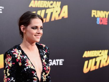 Kristen Stewart y su sexy escote para la avant premiere de American Ultra