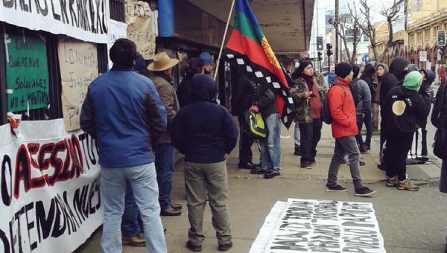 Comuneros cumplen tercera jornada de ocupación de sede de Conadi en Temuco