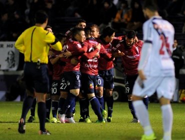 Universidad Católica avanza en la Sudamericana tras derrotar a Danubio en Uruguay