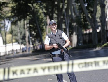 Dos hombres armados disparan a los guardias del palacio Dolmabahçe de Estambul