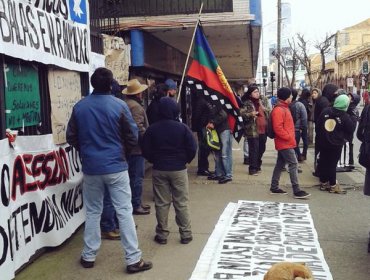 Comuneros cumplen tercera jornada de ocupación de sede de Conadi en Temuco