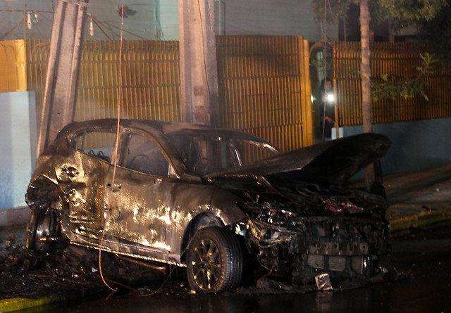 Roban bodegas en Quilicura y queman autos como señuelo