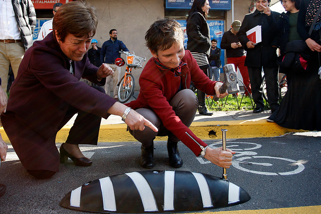 Alcaldesas de Santiago y Providencia inauguraron ciclovía en calle Marín