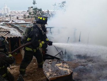 Incendio declarado en población Laguna Verde de Iquique