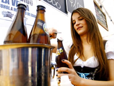 Mujeres que consumen diariamente alcohol tienen mayor riesgo de padecer cáncer
