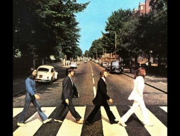 Subastan el primer contrato discográfico de los Beatles por 150.000 dólares