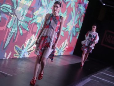Galería: Color y estampados florales protagonizan desfile de Latin Trends en Chile