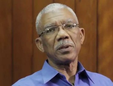 El presidente de Guyana recibe al primer embajador chileno en su país