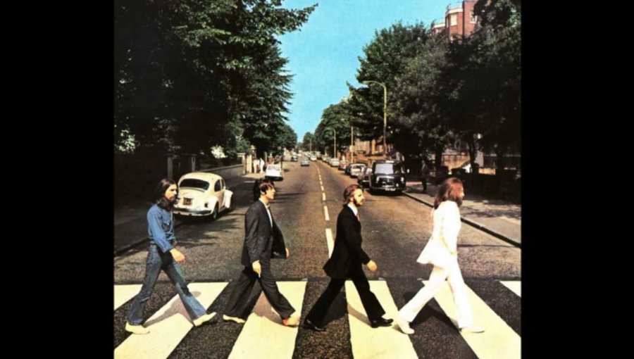 Subastan el primer contrato discográfico de los Beatles por 150.000 dólares