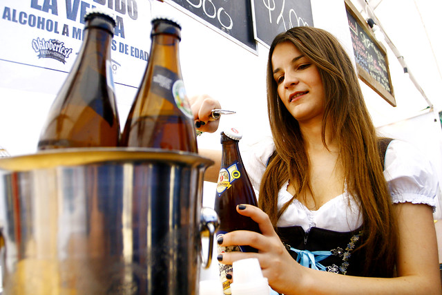 Mujeres que consumen diariamente alcohol tienen mayor riesgo de padecer cáncer