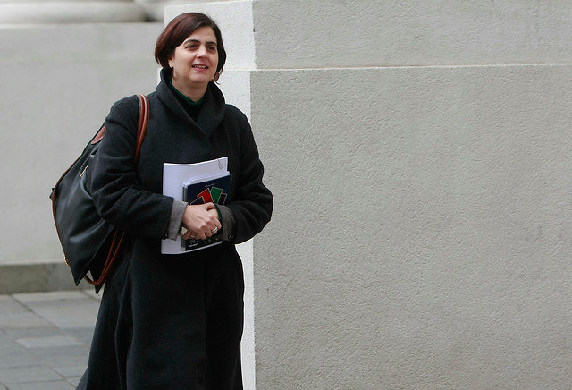Ministra del Sernam responde ante polémico video sobre el aborto de la UDI
