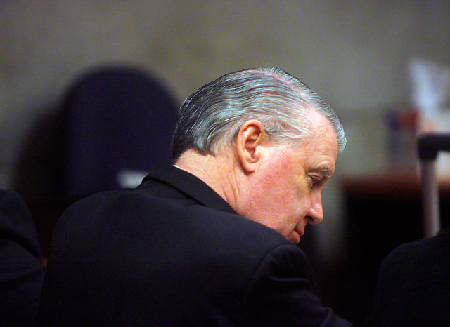 Gobierno revoca residencia definitiva de sacerdote John O'Reilly