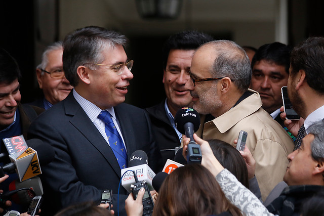 Valdés reconoce que pidió postergar decisiones a Jorratt pero solo para asumir