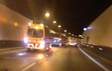 Choque múltiple genera extensa congestión vehícular en túnel san cristóbal