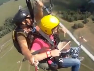 Video: Estos músicos decidieron grabar una canción mientras volaban en parapente