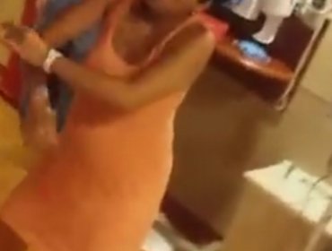 Video: Para calmar los dolores del parto esta mujer se puso a bailar